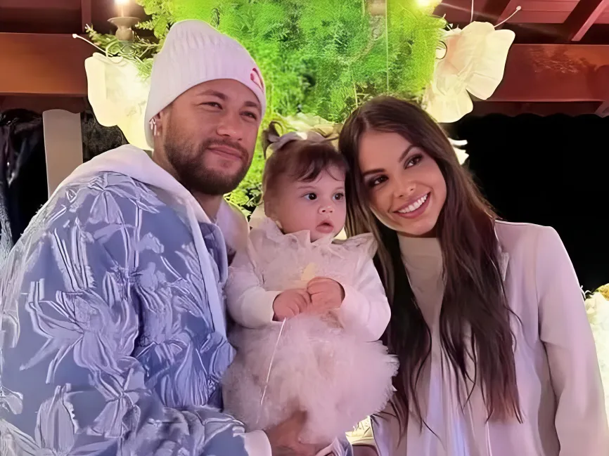 Amanda Kimberlly vai à polícia após ataques contra Helena, sua filha com Neymar
