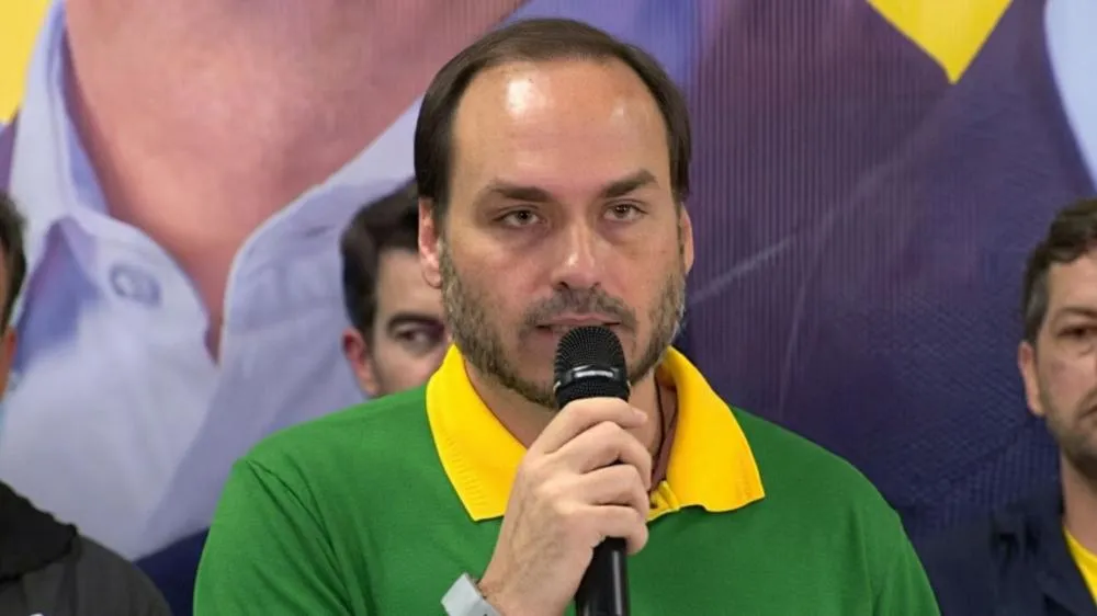 Carlos Bolsonaro pede para o STF incluir Janja no Inquérito das Fake News 