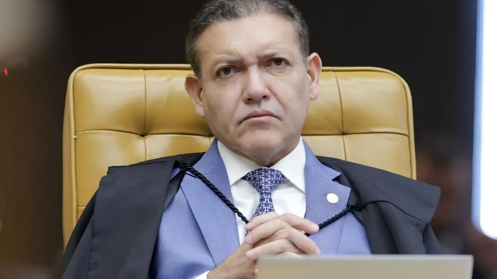 PT avalia pedir suspeição de ministro Nunes Marques; entenda