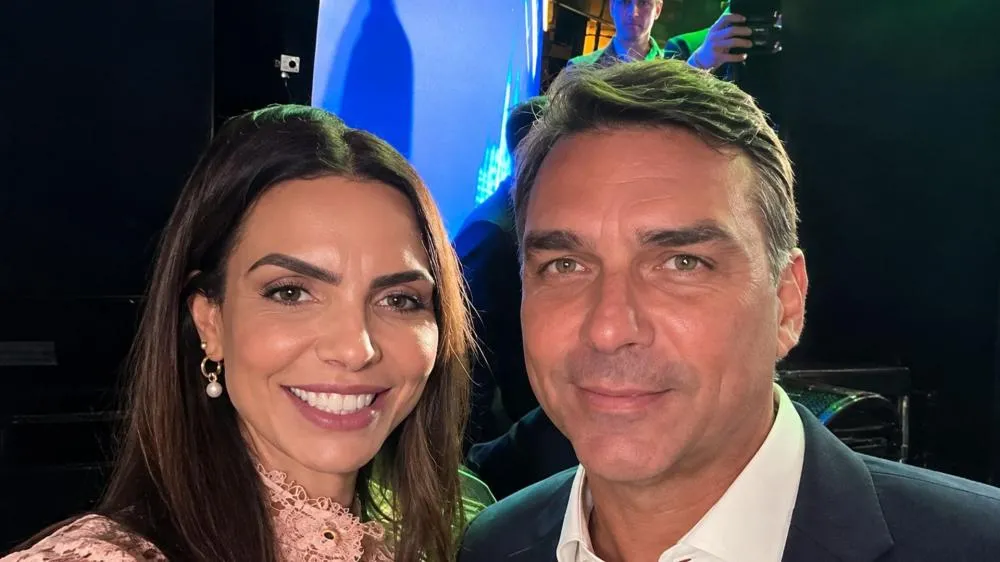 Paula Belmonte declara apoio a Flávio Bolsonaro: “Prosperidade”