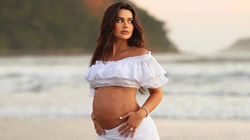 Influenciadora grávida rebate críticas após dizer que não gosta que toquem em sua barriga: “Falta de respeito”