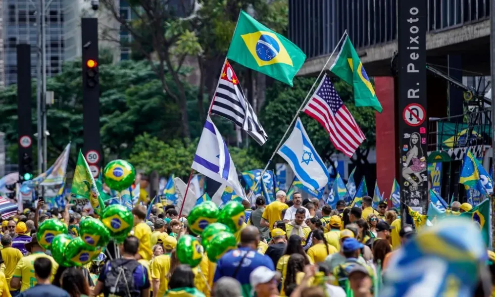 Deputados do PL cobram explicações da USP sobre estimativa de público em ato de Flávio