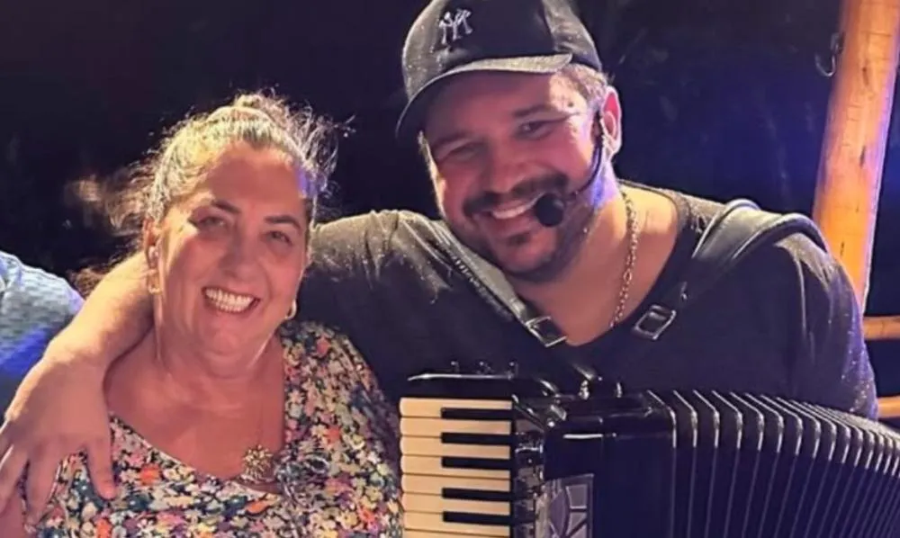 Produtor musical, sanfoneiro e 20 anos mais novo: conheça o novo namorado de Margareth Serrão, mãe de Virgínia