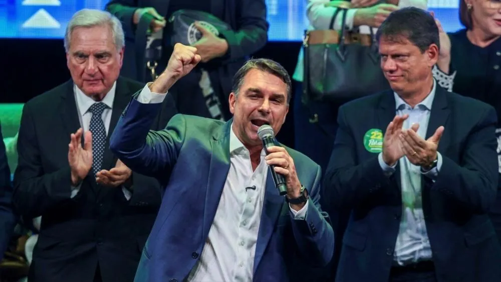 Gerp: Flávio Bolsonaro tem 53% dos votos válidos no 2º turno