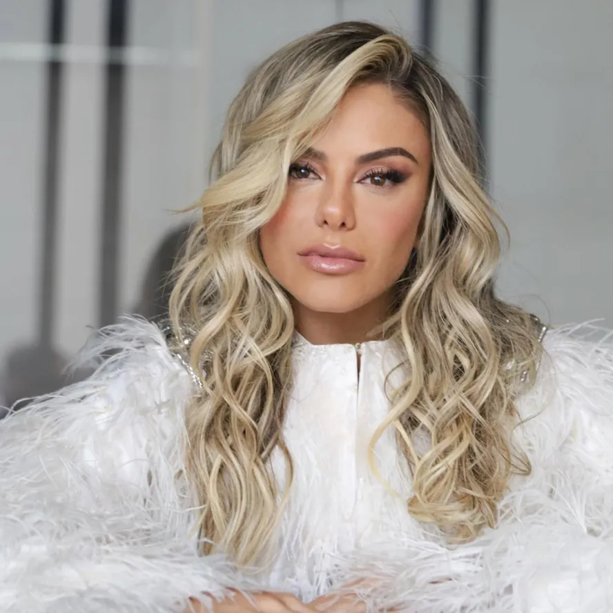 Poliana Rocha manda recado nas redes sobre falsidade: “Ajusto a distância”