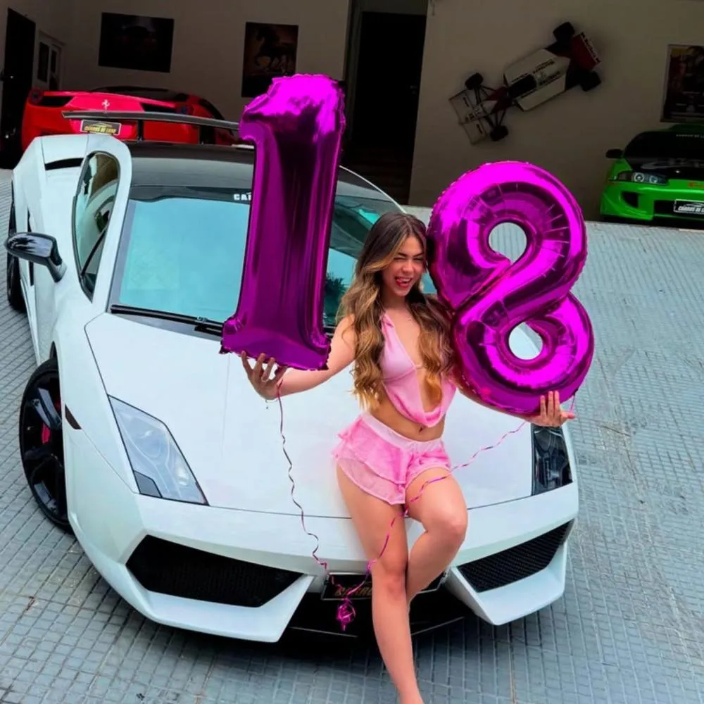 Melody completa 18 anos e assunto vira meme na web: “18 anos de carteira assinada”