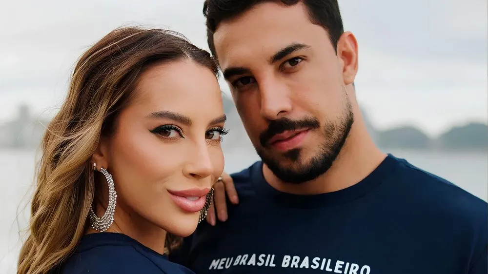 Ex-BBBs Renata e Maike anunciam que estão esperando seu primeiro filho
