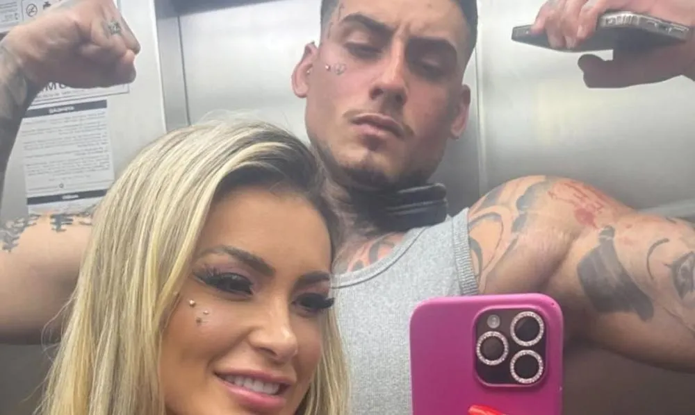 Andressa Urach anuncia fim do namoro com ator pornô por não conseguir separar o romance do trabalho: “Muita dor no coração”