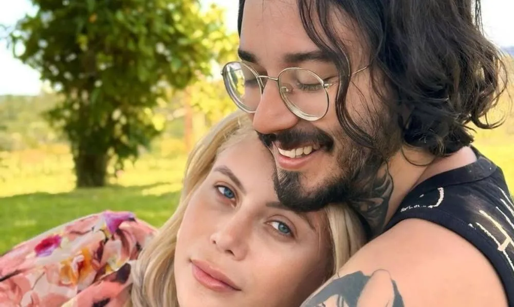 A youtuber e influenciadora, Mandy Candy, anuncia o fim de seu relacionamento de 5 anos