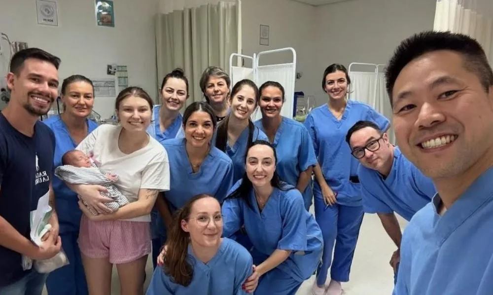 Em carta aberta, Isabel Veloso e Lucas Borbas agradecem equipe médica pelos cuidados com o filho no parto prematuro