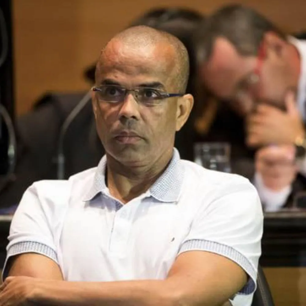 Fernandinho Beira-Mar, líder do Comando Vermelho, recebe acompanhamento psicológico particular na prisão, após quadro de ansiedade aguda