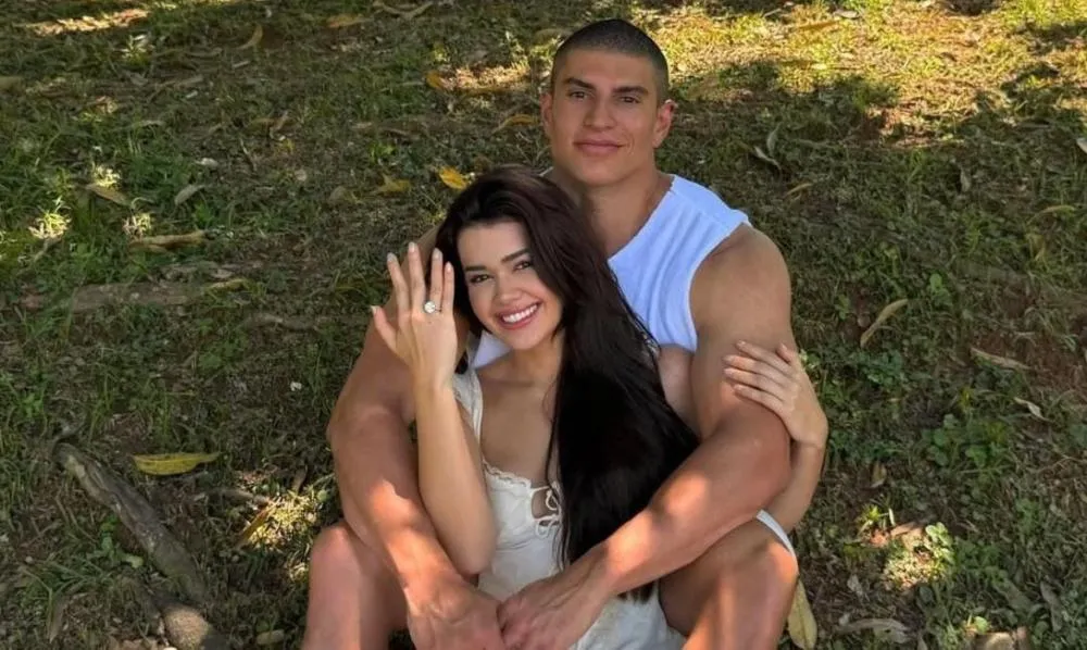 Empresária e influencer de maquiagem, Franciny Ehlke, anuncia que está noiva de bilionário e se declara