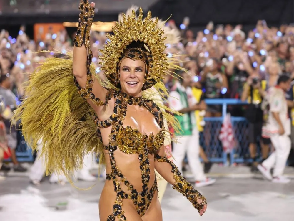 Paolla Oliveira anuncia que 2025 será seu último ano como rainha de bateria da Grande Rio