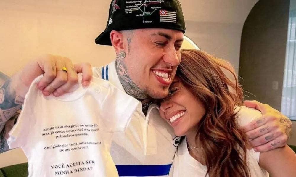 Escolhida para ser madrinha do filho de MC Daniel, Anitta comemora o nascimento de Rás: “Dinda ama”