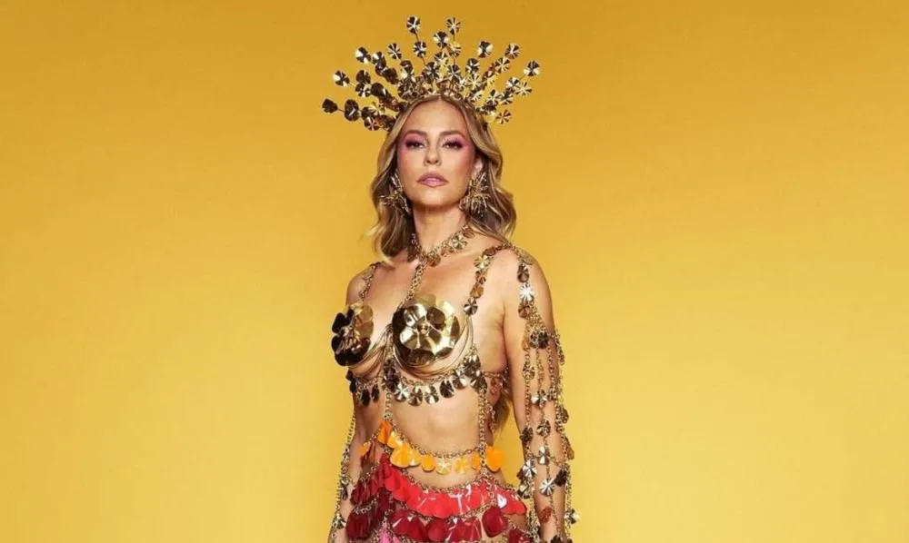 Grande Rio ovaciona Paolla Oliveira em seu último ensaio como Rainha de bateria