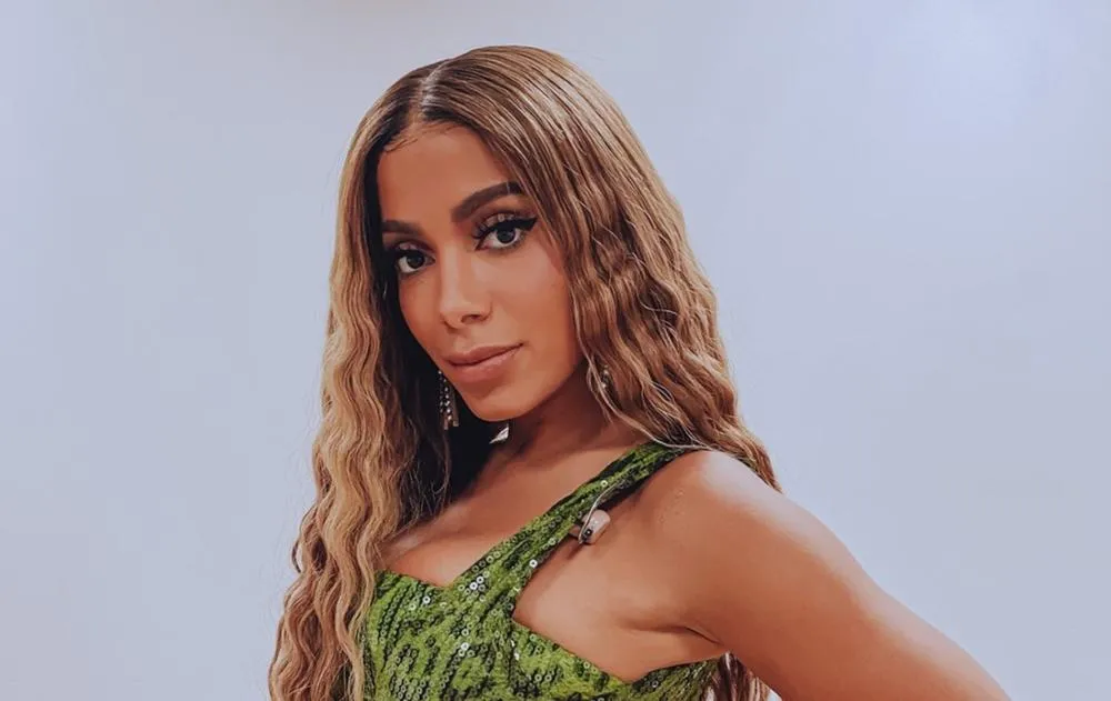  Anitta avisa que fará novo procedimento estético e seguidores disparam: ‘Que risco’