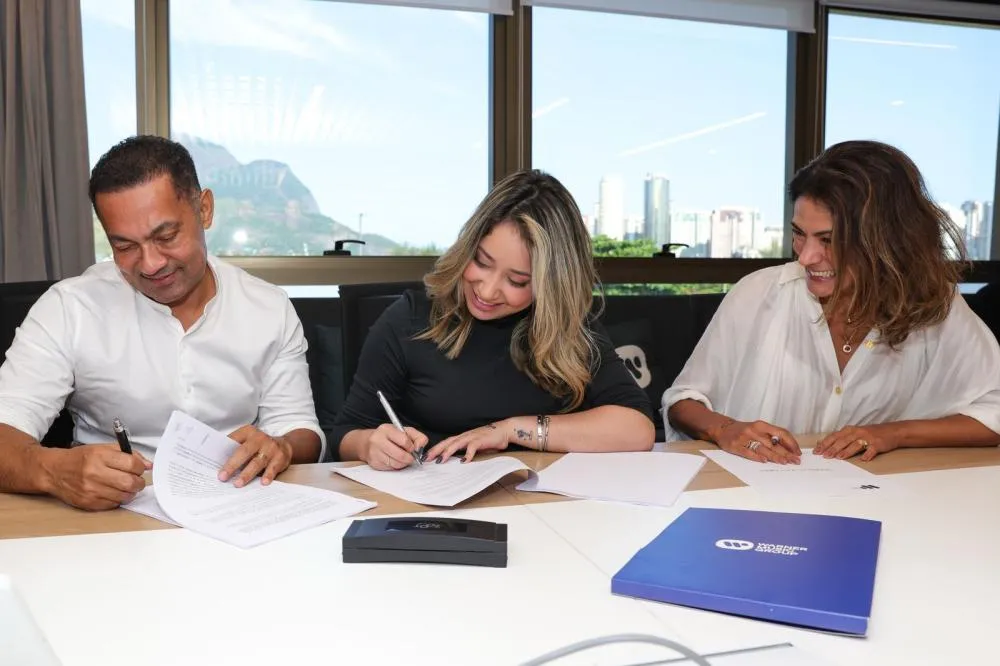 MARÍLIA TAVARES FECHA CONTRATO MILIONÁRIO COM A WARNER MUSIC GROUP
