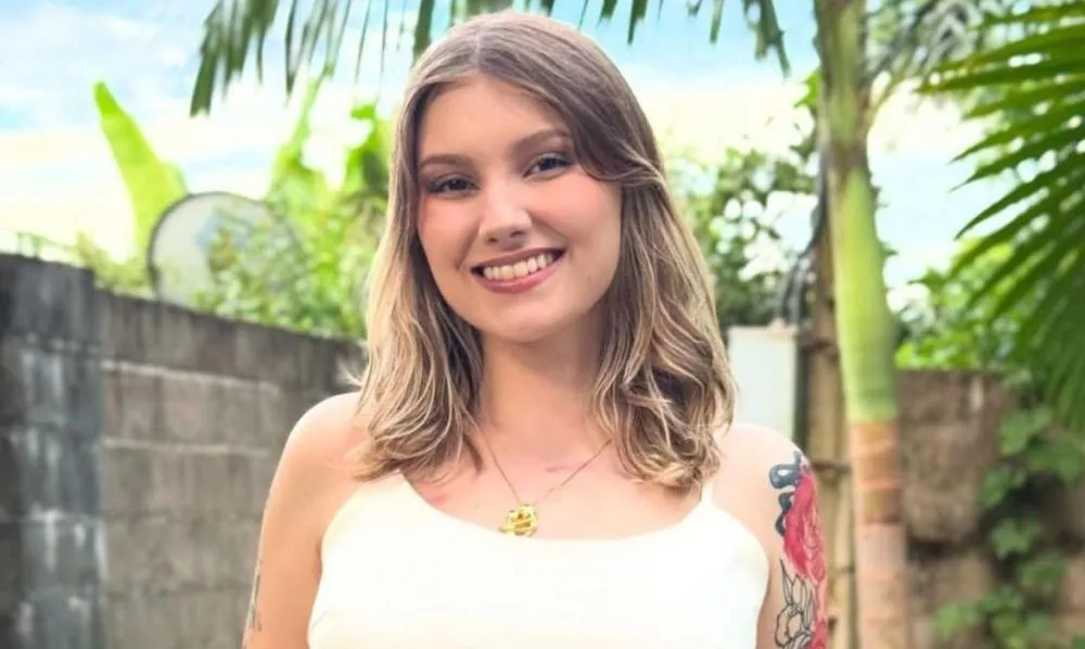 Após ser socorrida em calçada, Isabel Veloso reaparece na web e explica 'alucinações': “Excesso de medicação no corpo”