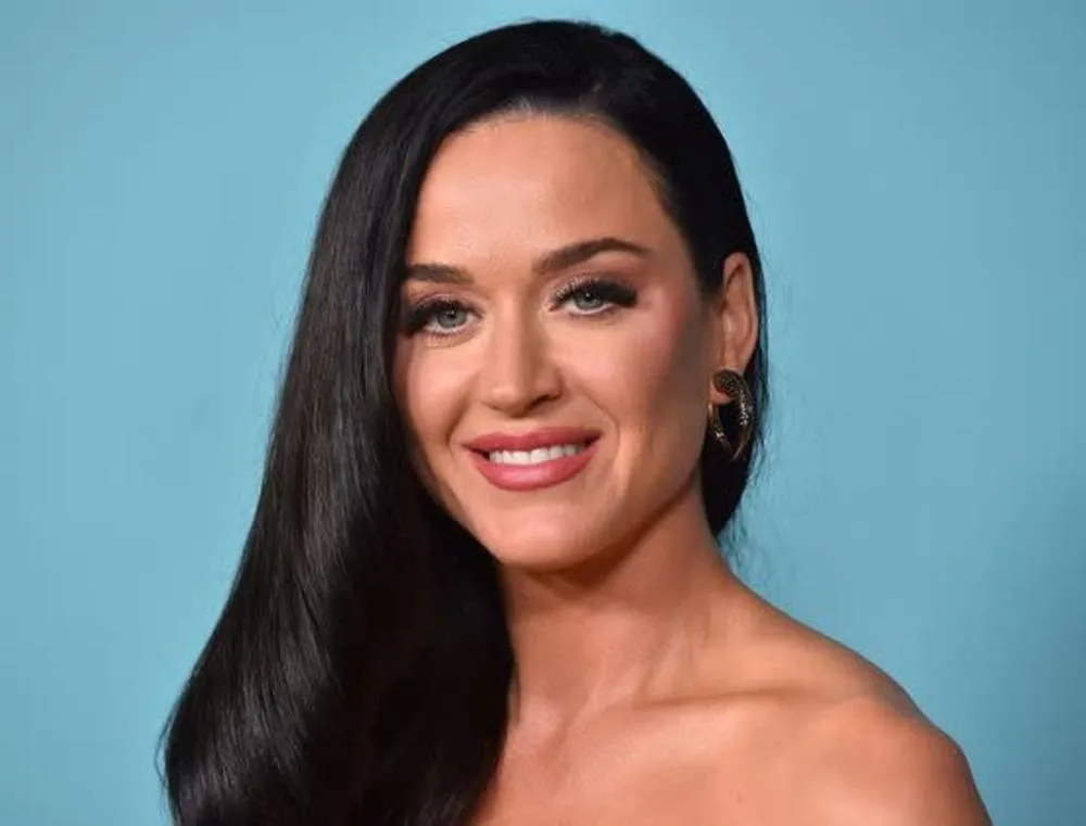 Katy Perry fará viagem ao espaço com tripulação 100% feminina