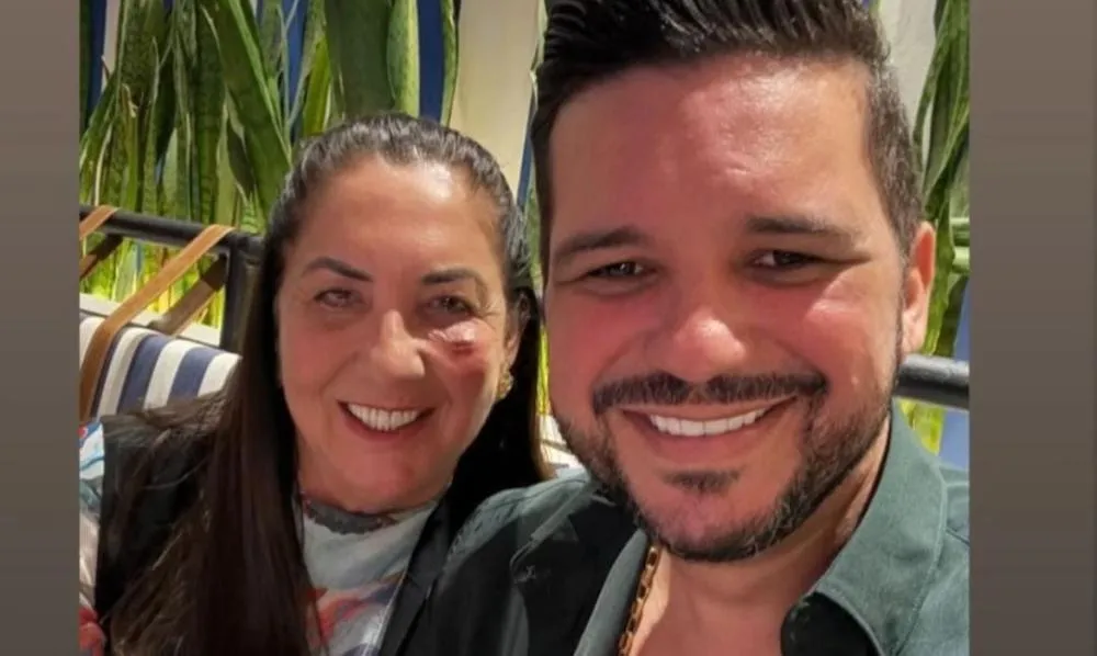 Mãe de Virgínia comemora 1° mês de namoro com sanfoneiro 20 anos mais novo