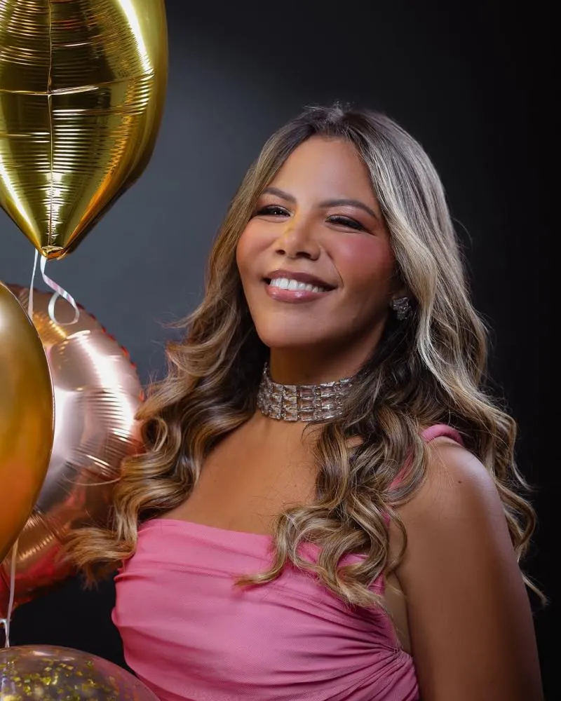 Influenciadora Mani Reggo exibe resultados após cirurgias estéticas, veja vídeo