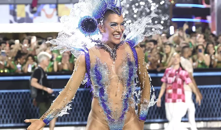 Lore Improta sofre queda na Sapucaí e se pronuncia sobre o ocorrido