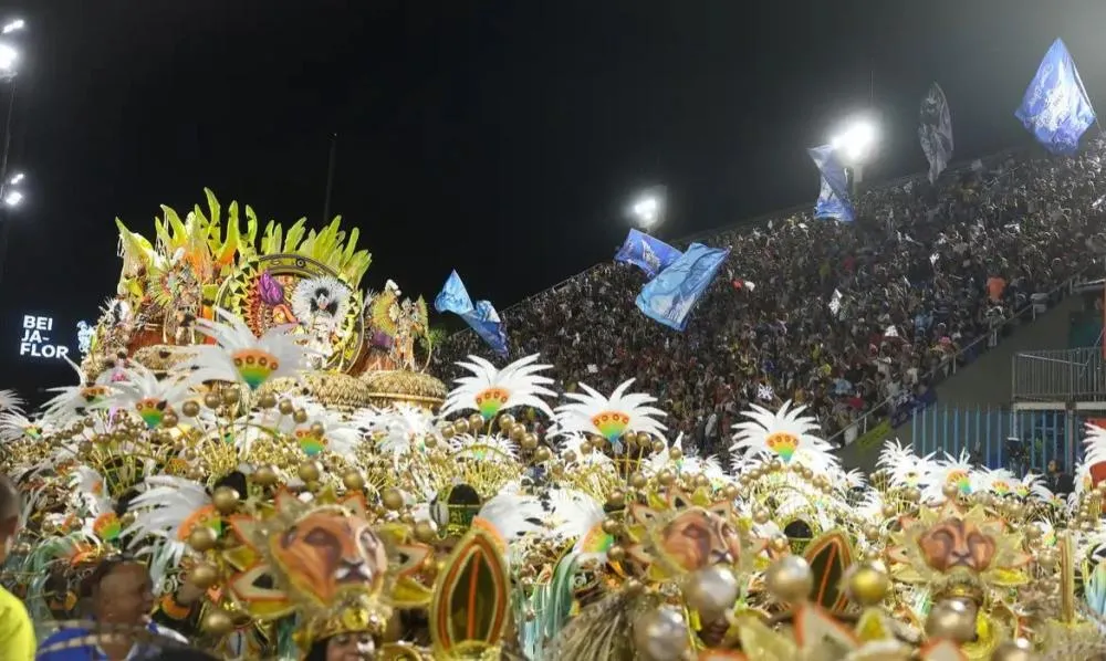 Beija-Flor é a campeã do Carnaval do Rio de Janeiro e conquista seu 15° título