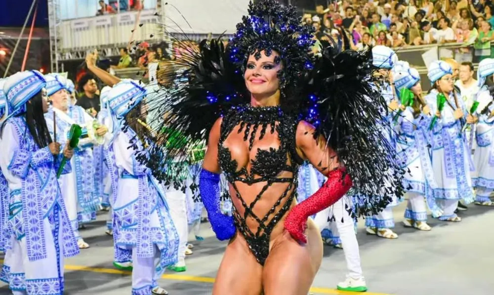 Viviane Araújo se manifesta sobre sua permanência na Mancha Verde após rebaixamento da escola