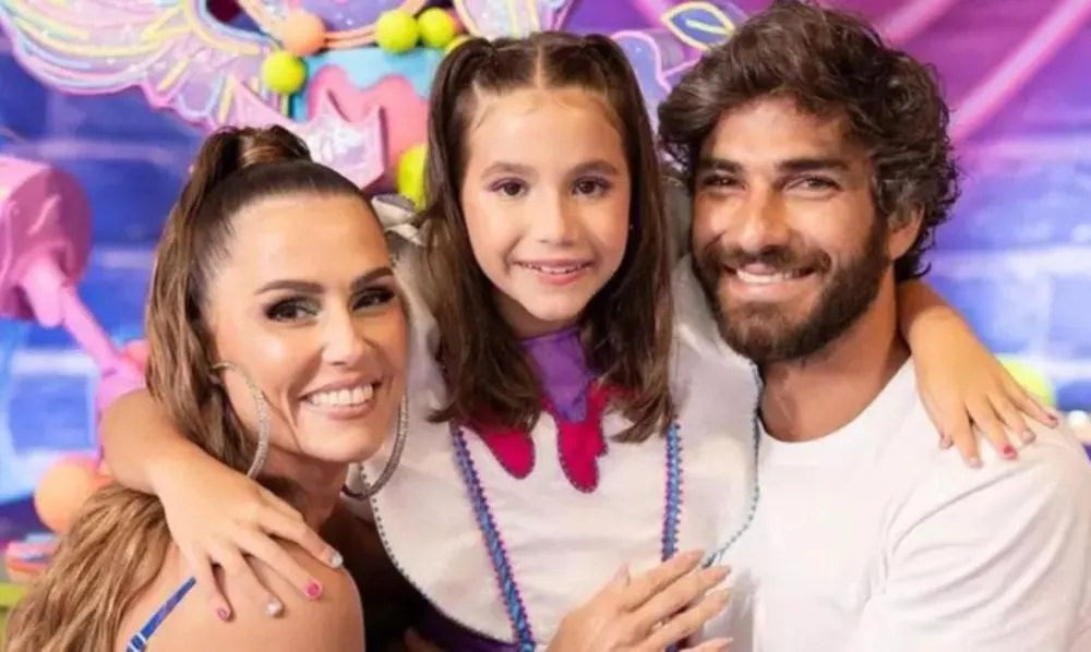 Após um ano da separação, Deborah Secco é sincerona sobre sua relação com Hugo Moura