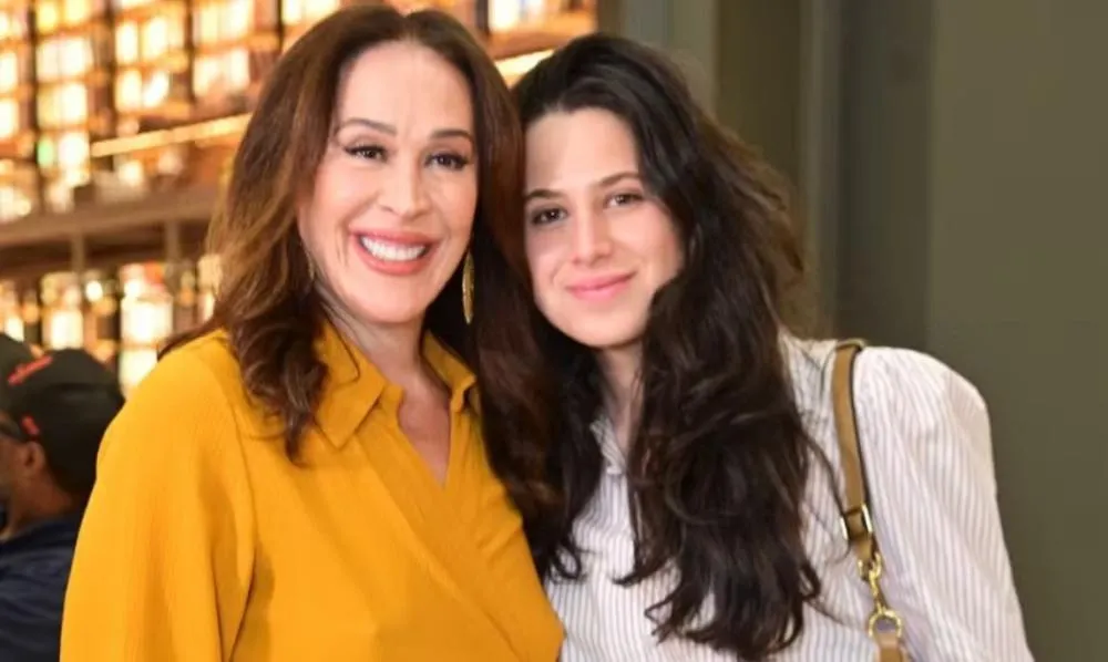 Filha de Claudia Raia se manifesta sobre declaração polêmica da mãe sobre vibrador