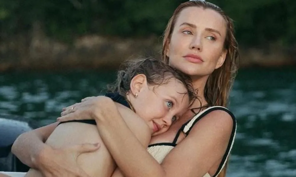 “Nasce uma mãe, nasce uma culpa”, desabafa Ana Paula Siebert sobre ficar longe da filha por causa de trabalho