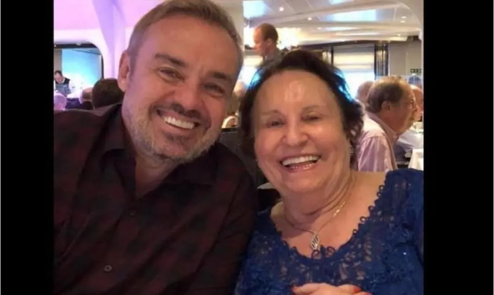 Mãe de Gugu Liberato é internada com suspeita de AVC