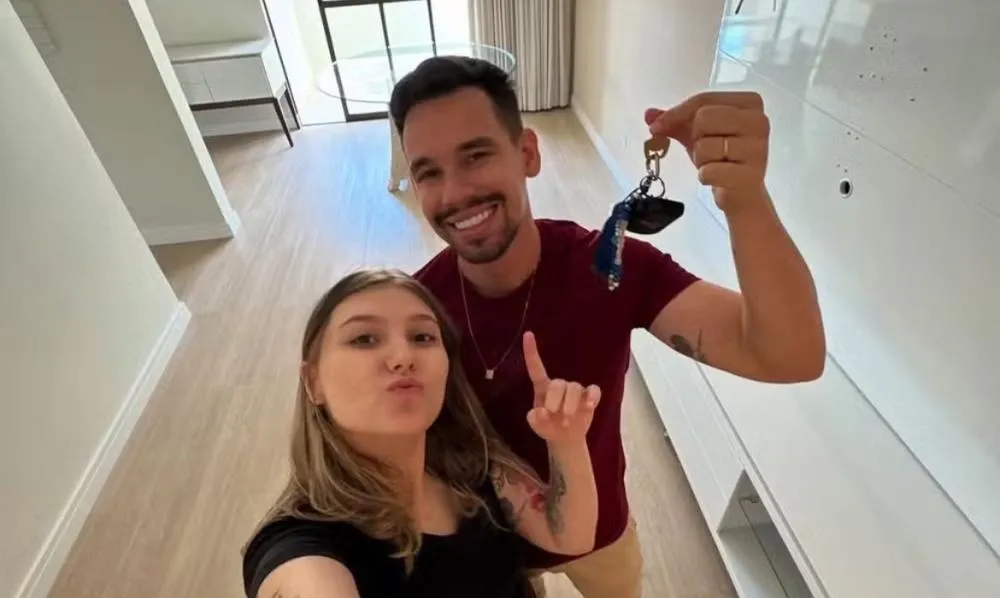 Isabel Veloso anuncia, junto com o marido, que está de casa nova: “O melhor está por vir”