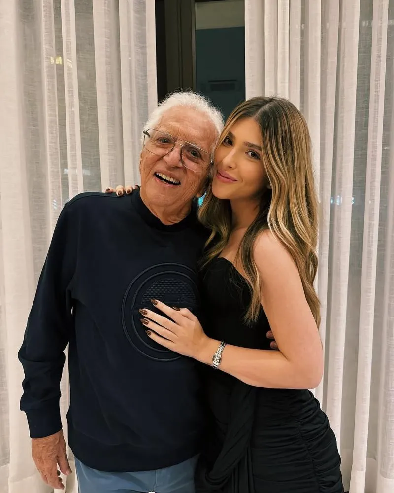 Maria Fernanda rebate comentários após ser confundida com namorada do pai, Carlos Alberto de Nóbrega “Desnecessários”
