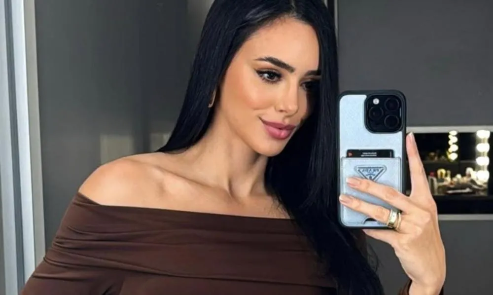 Em meio aos boatos de outra traição de Neymar, Bruna Biancardi viaja acompanhada de livro devocional: “Bem-aventurados são os perseguidos”