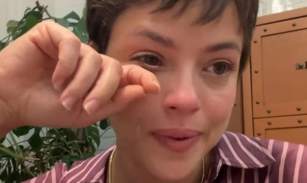 Com o fim das gravações de 'Mania de Você', Agatha Moreira chora ao se despedir: “Minha rede de apoio, tudo para mim”