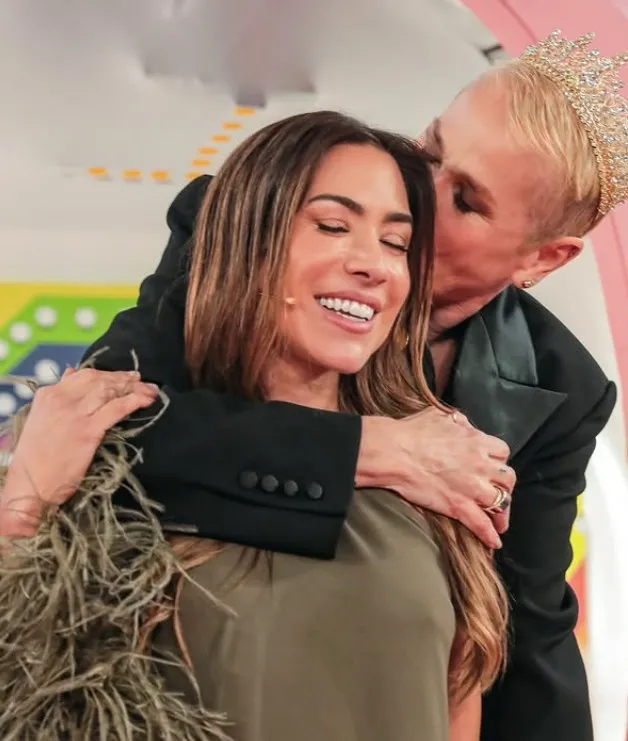 Patrícia Abravanel e Xuxa se emocionam em programa especial dedicado à Rainha dos Baixinhos