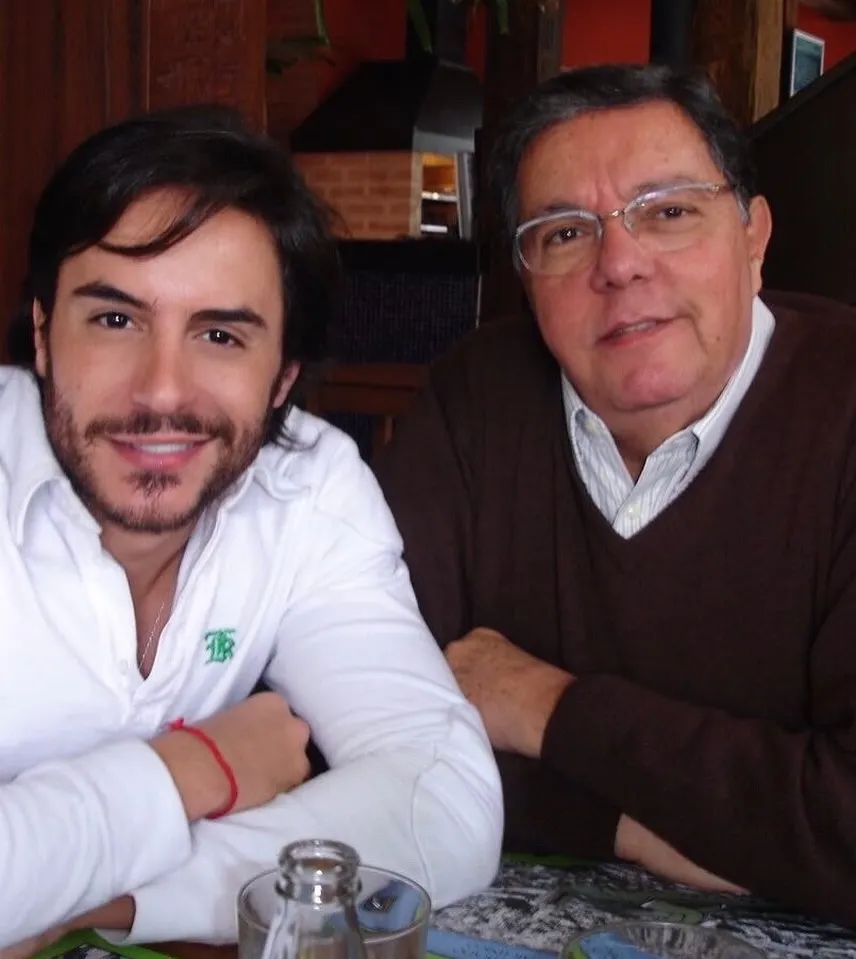 Ator Ricardo Tozzi compartilha a perda do pai e presta homenagem nas redes sociais