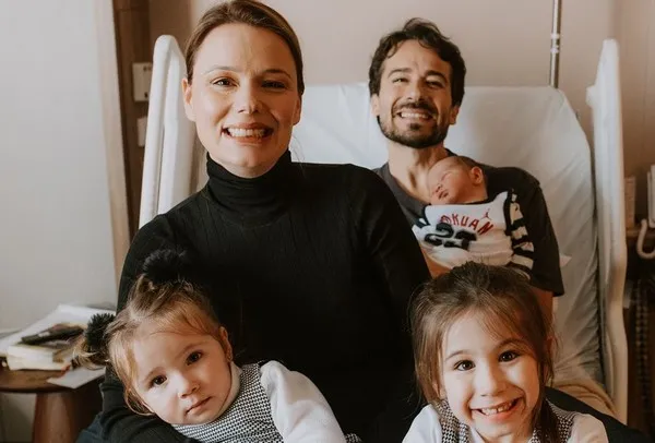 Mãe de três, Graziela Schmitt fala sobre desafios da maternidade
