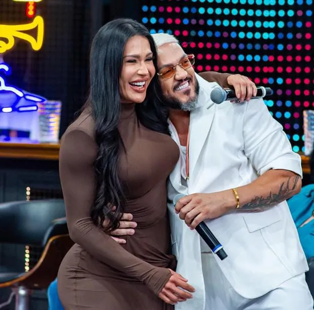 Gracyanne Barbosa conta se conversou sobre novo namoro de Belo em reencontro