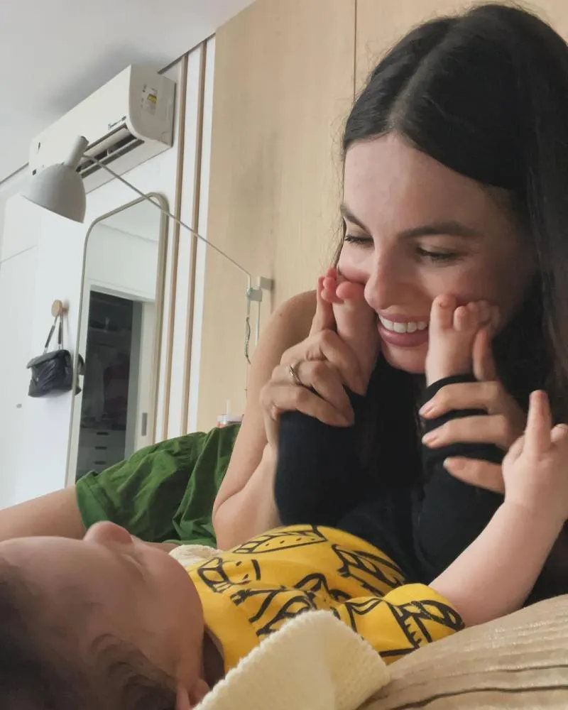 Sthefany Brito desabafa sobre a rotina noturna dos filhos “Demandas muito diferentes”