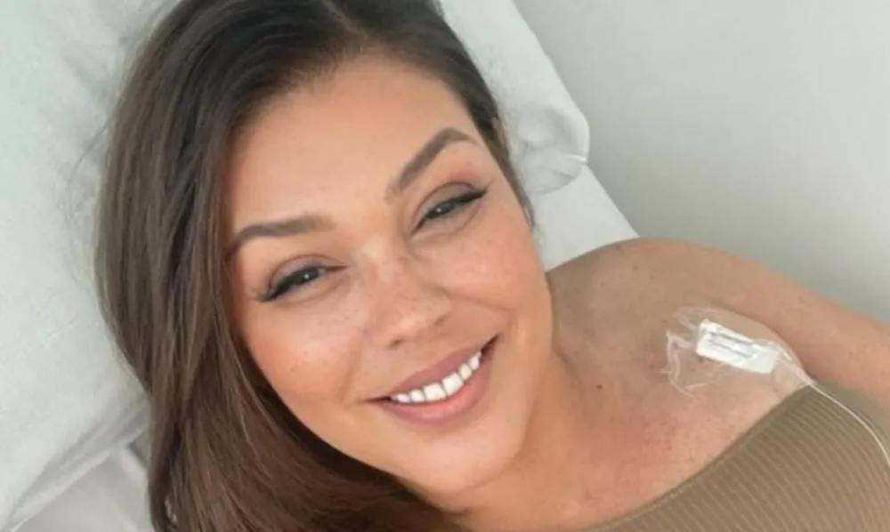 “Um dia de cada vez”, diz Simony sobre seu tratamento contra o câncer