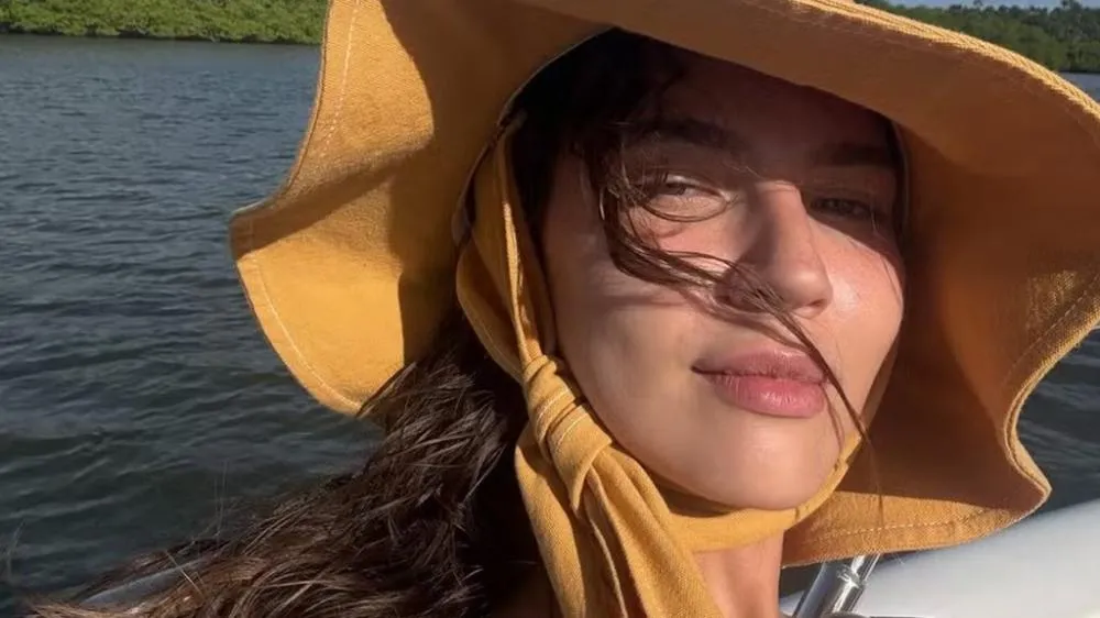 Alanis Guillen aproveita viagem à Bahia após conclusão de trabalho