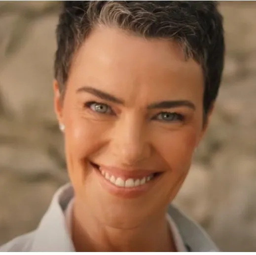 Ana Paula Arósio reaparce em campanha após 15 anos longe da TV “Escolhas”