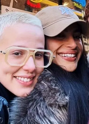 Marcella Rica, ex- de Victoria Strada, e nova namorada desfrutam de viagem romântica pela Itália