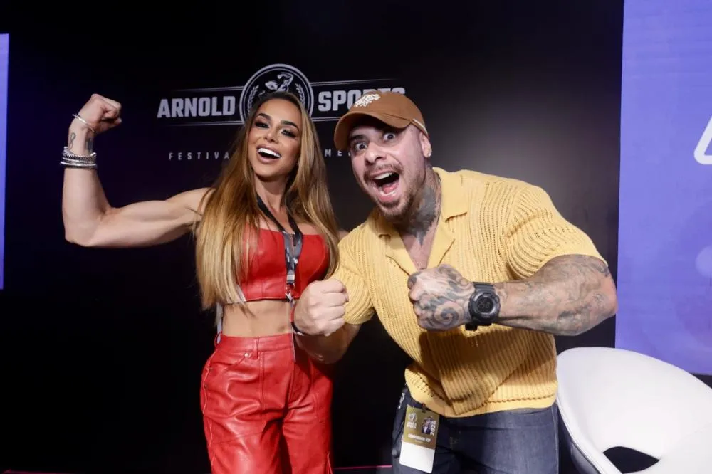 Léo Stronda prestigia palestra de Renata Spallicci no Arnold Sports Festival 2025