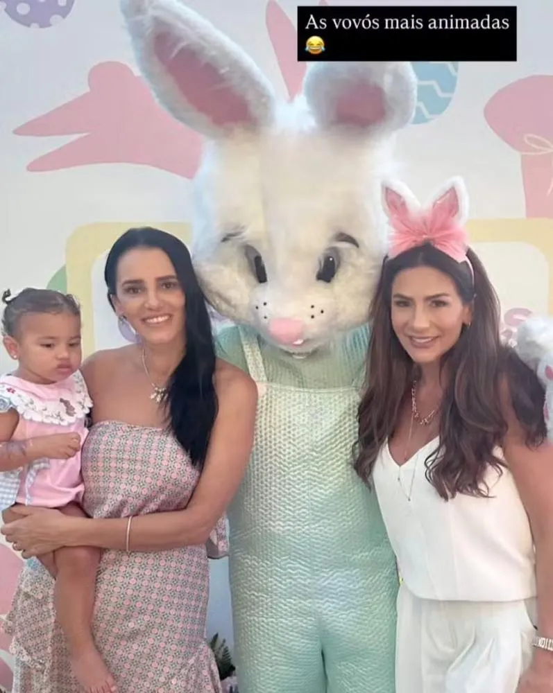Madrasta de Neymar participa de celebração de Páscoa da neta Mavie