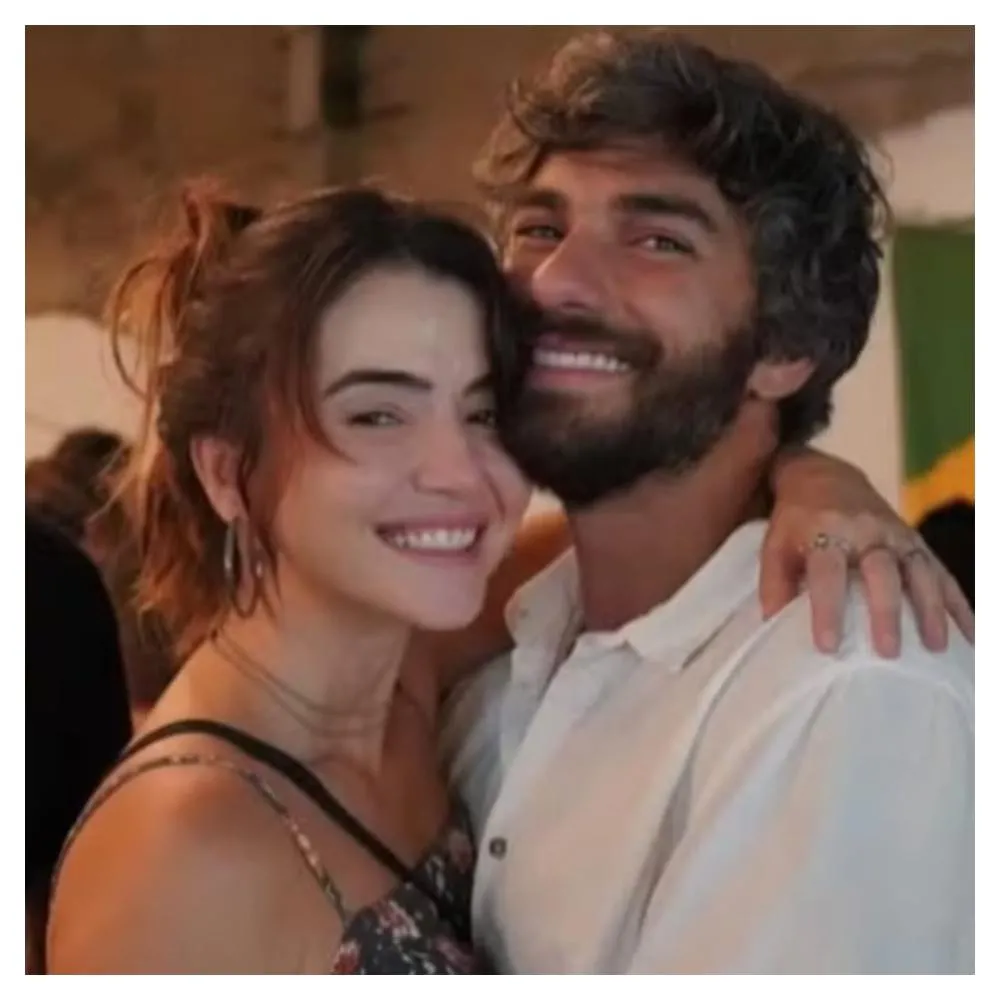 Discretos, Hugo Moura e namorada posam grudadinhos em registros raros; veja