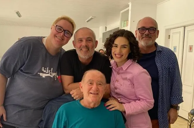 Renato Aragão desmente rumores de rejeição à filha “Nunca fiz diferença”