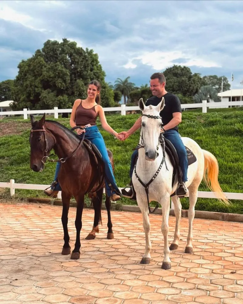 Eduardo Costa celebra 19 anos da filha com homenagem nas redes sociais